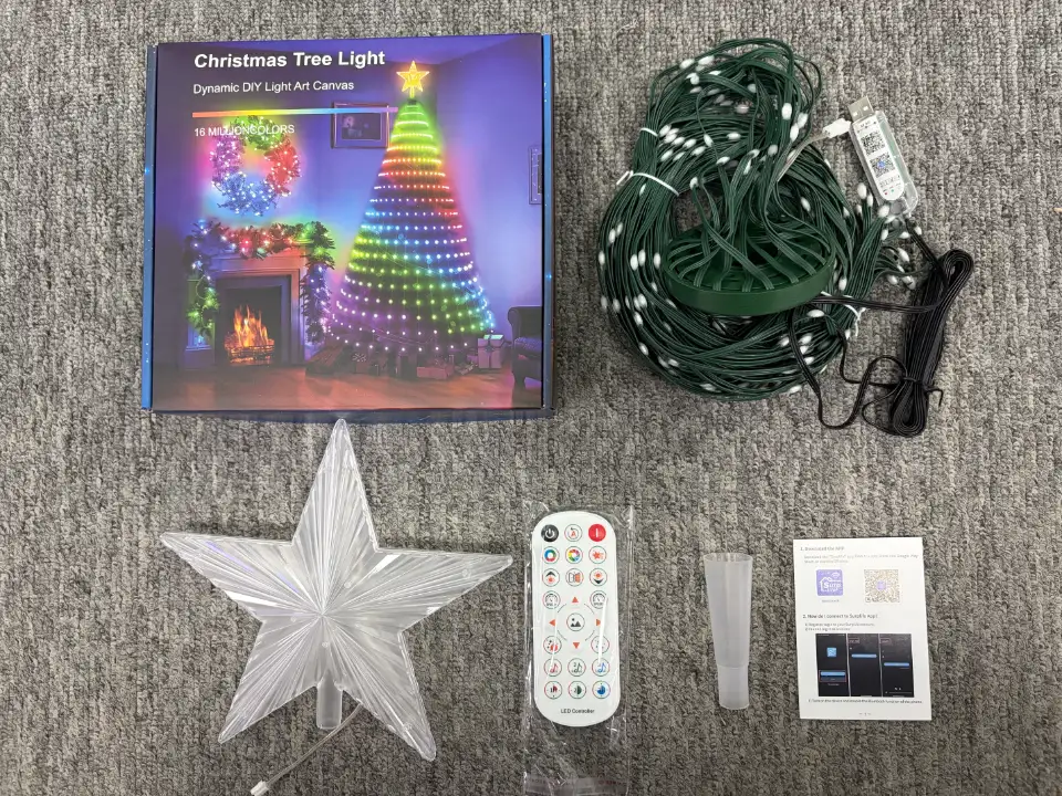 What is in the box: the light string on its reel, the star topper, the remote control and the USB plug